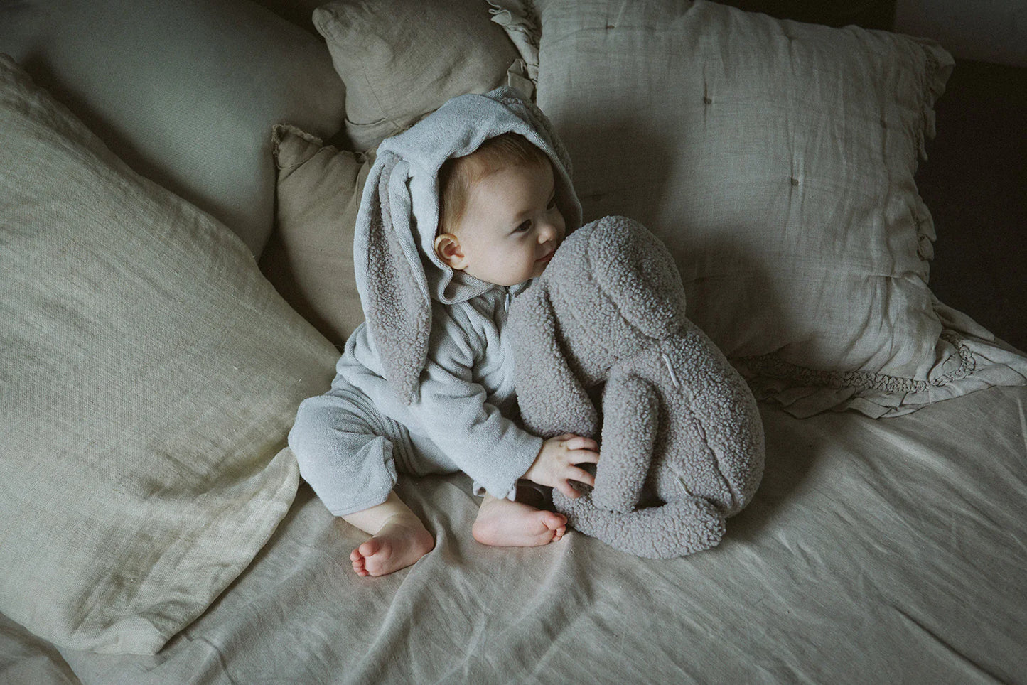 Multifunctional stuffed animal BFF+bunny 多功能毛絨兔子背包娃娃兩色