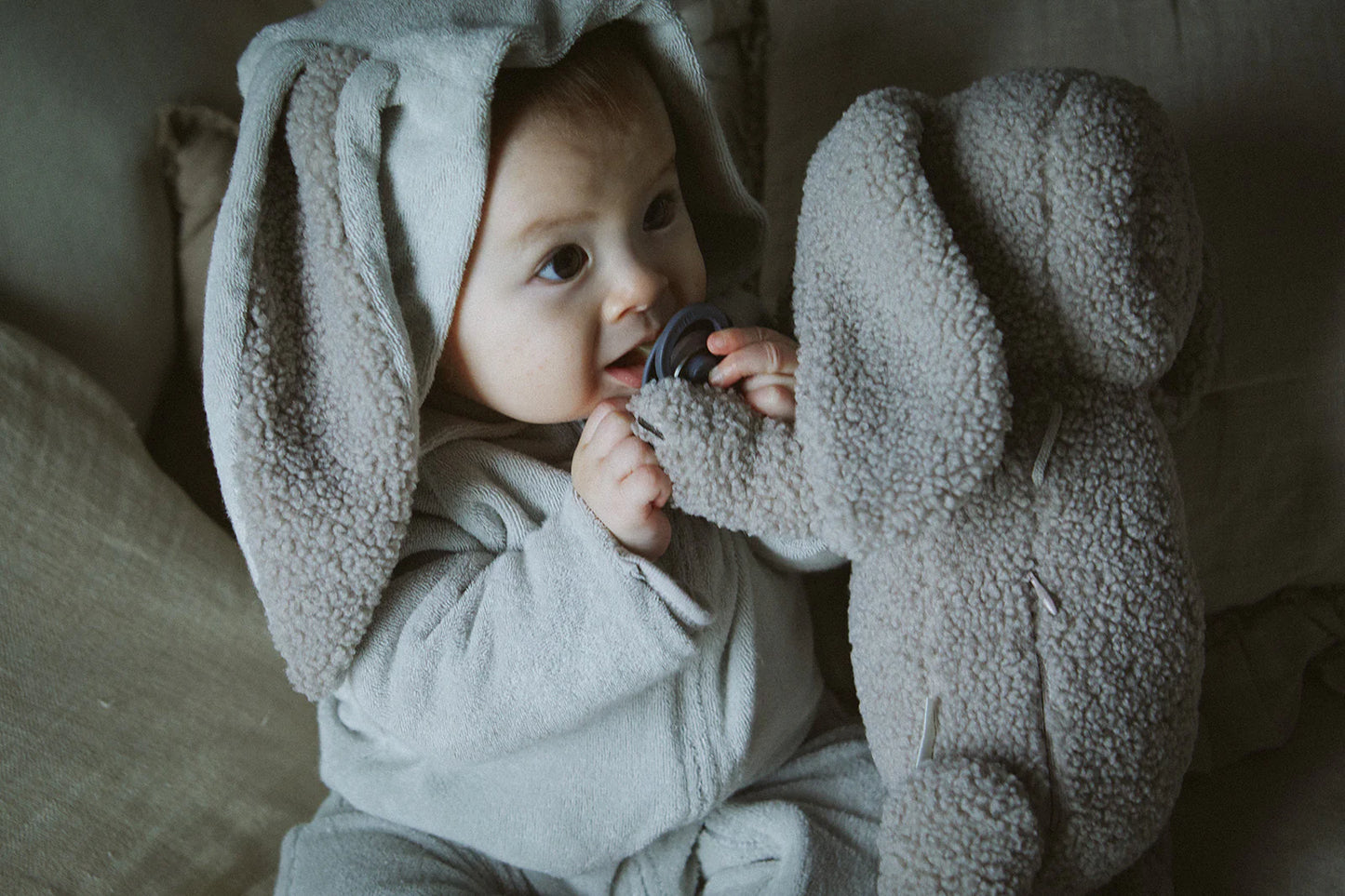 Multifunctional stuffed animal BFF+bunny 多功能毛絨兔子背包娃娃兩色