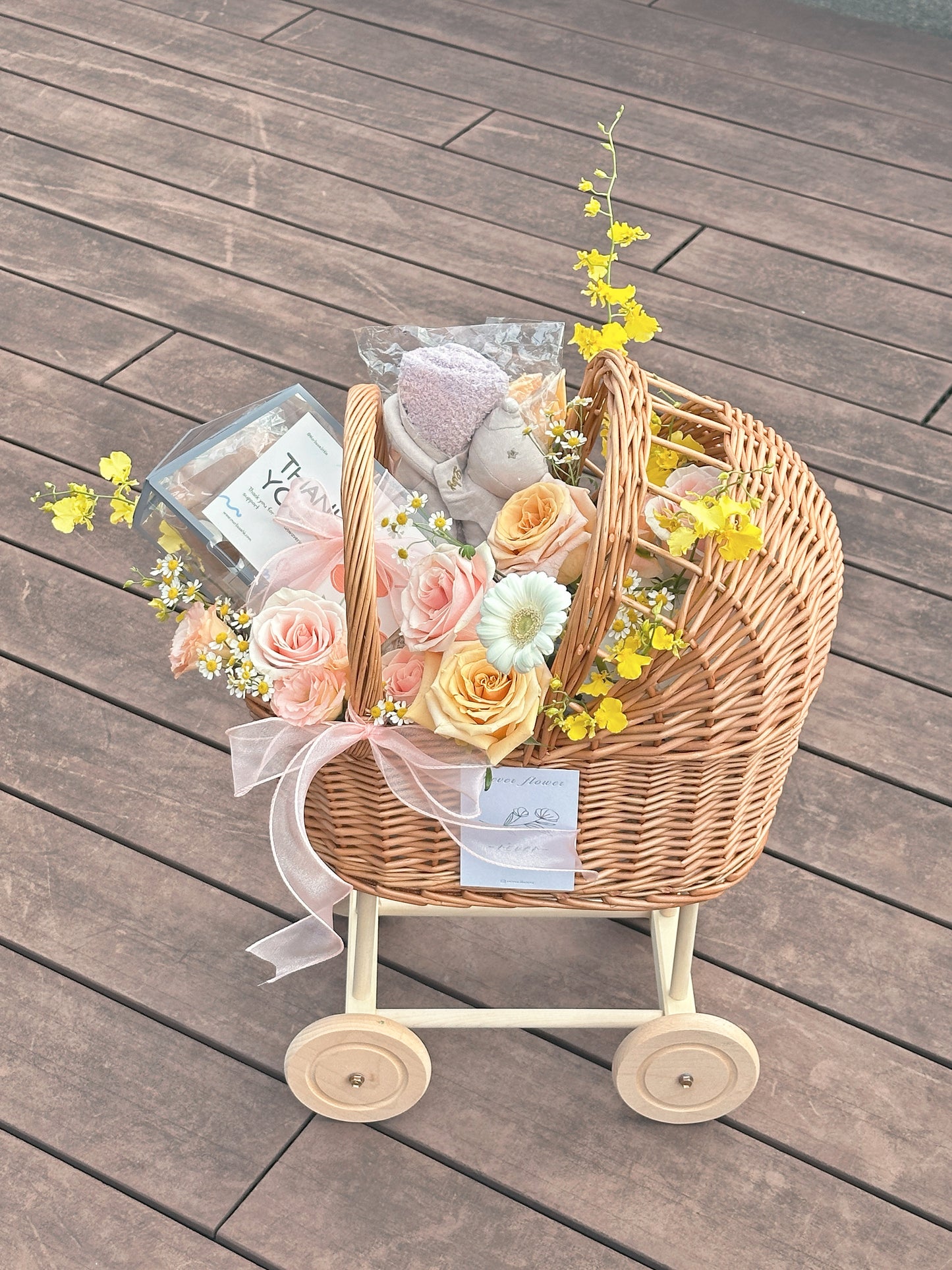 「提前一週預定」MARLISSE X REVER 限定新生兒藤編手推車花籃禮盒