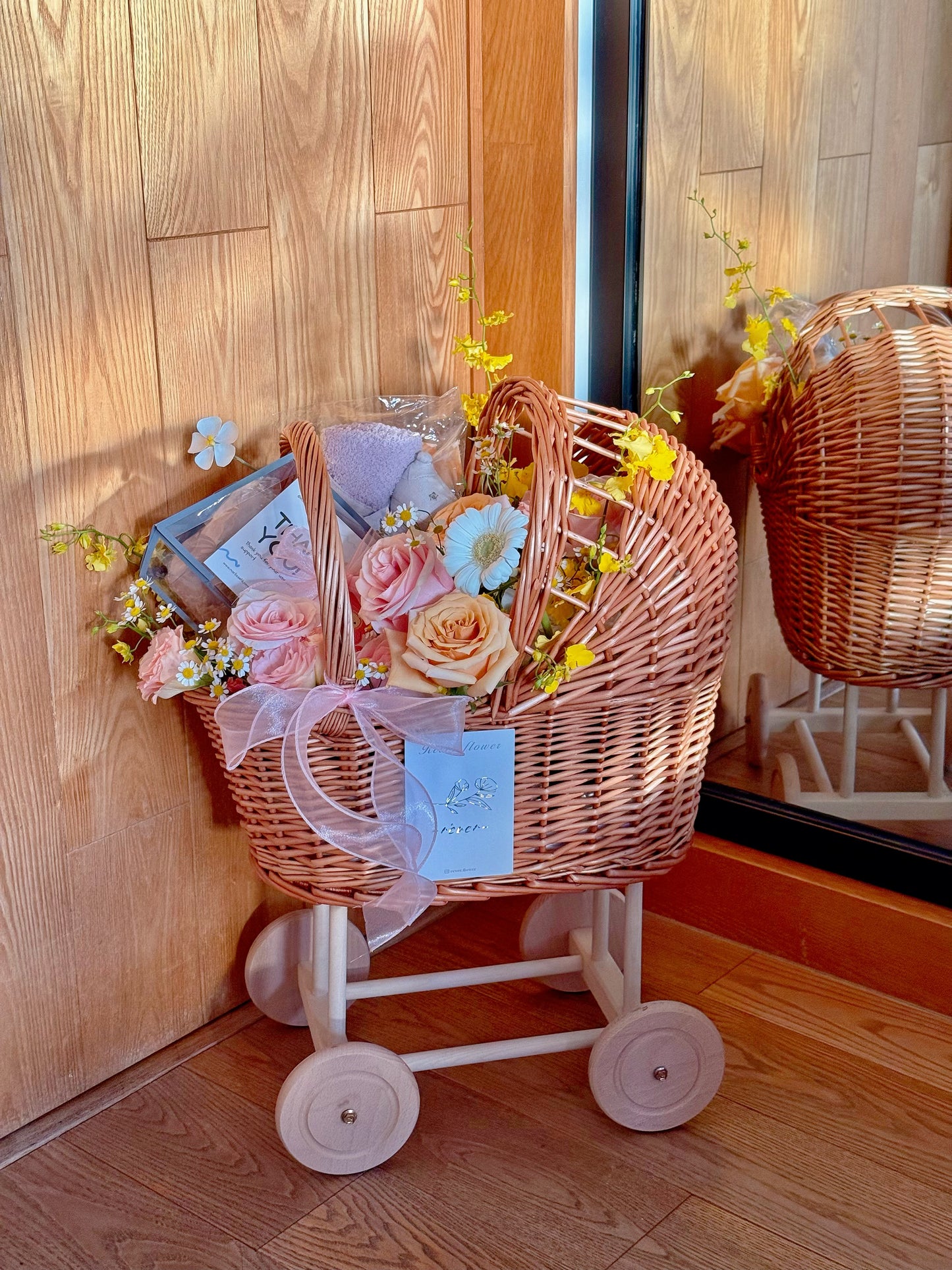 「提前一週預定」MARLISSE X REVER 限定新生兒藤編手推車花籃禮盒